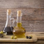 Essig und Olivenöl
